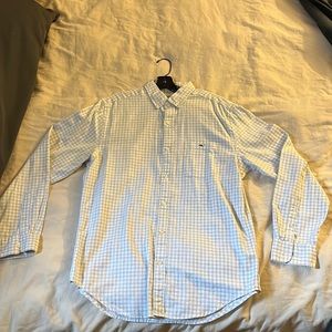 Medium white vineyard vines dress shirt